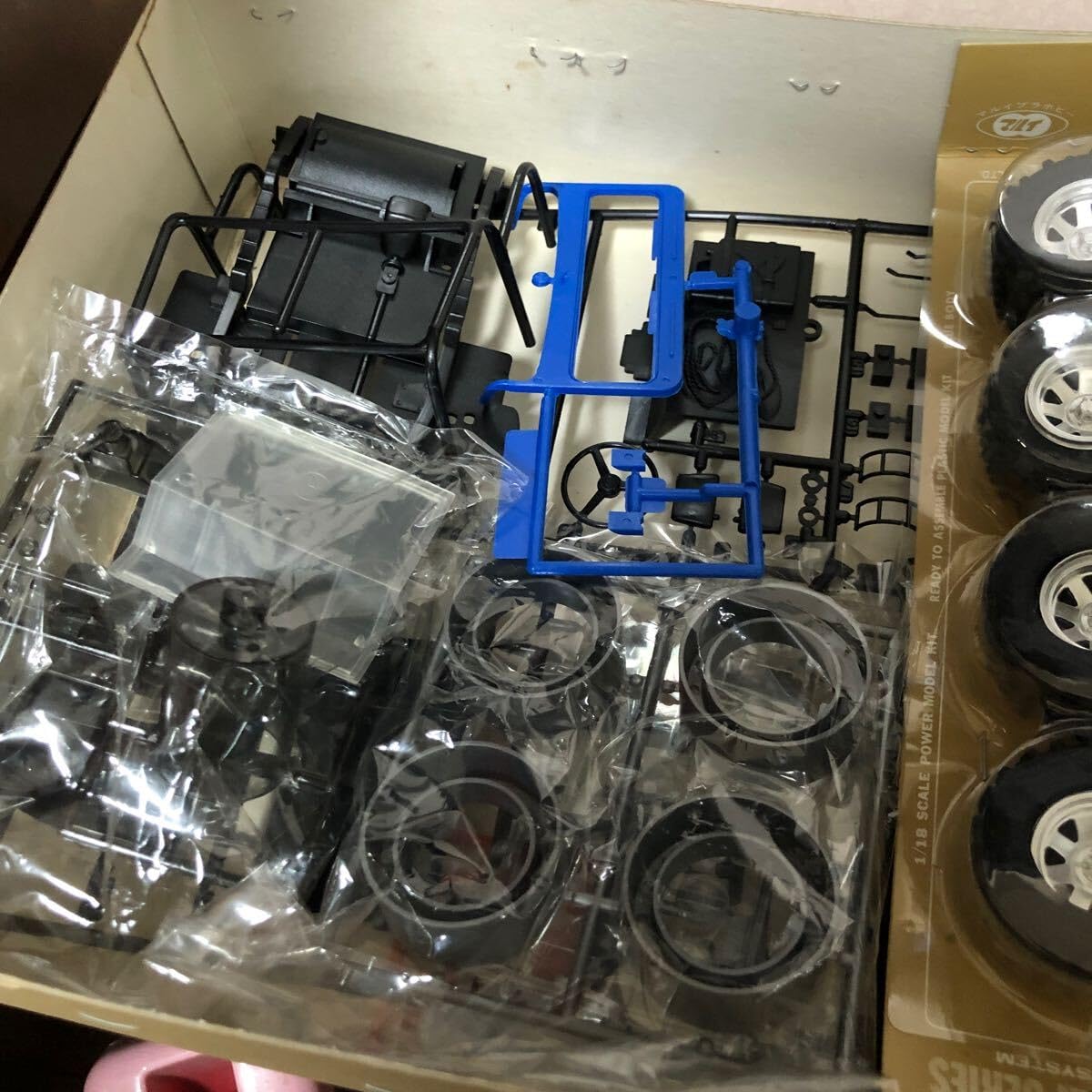 Amazon.co.jp: 550 1/18 三菱ドラッグジープ マルイ 防水タイプ